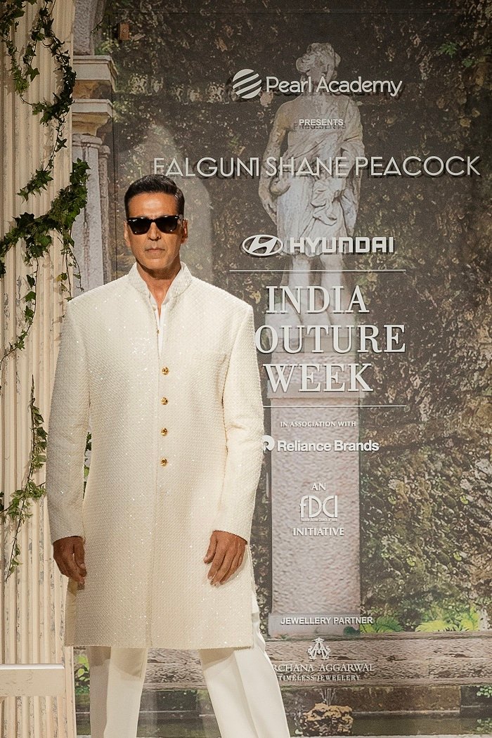 32699 Pearl Academy Falguni Shane 2025 rTtAE0